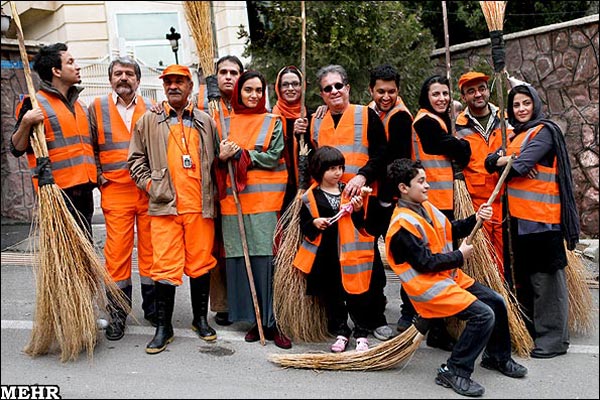 پرونده:پشت صحنه نارنجی پوش.jpg